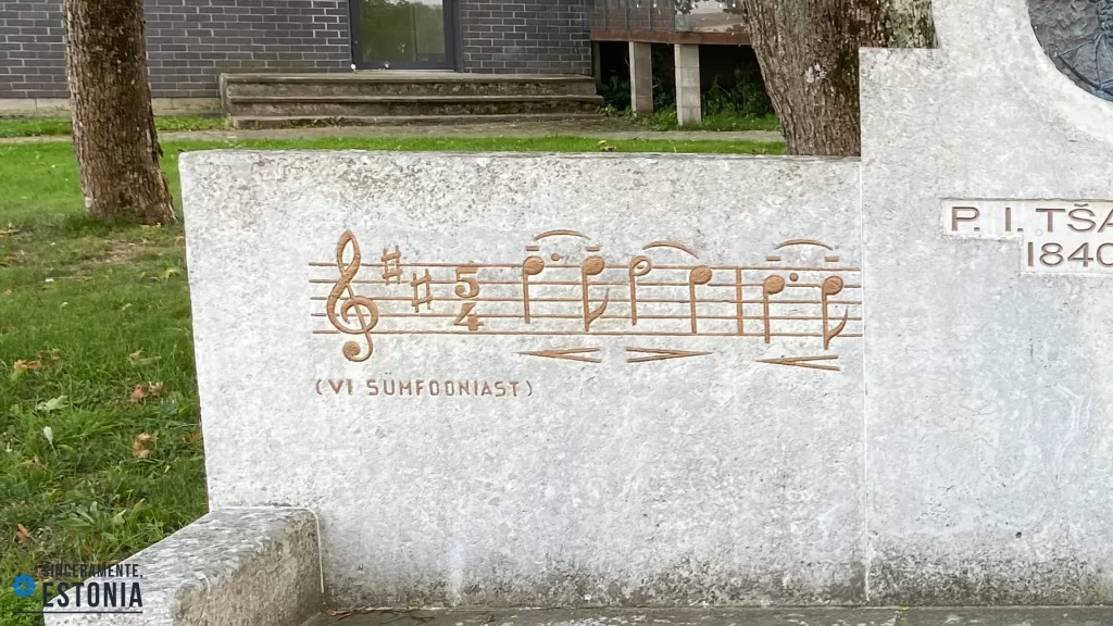 Detalle de la Melodía en el Banco de Chaikovski en Haapsalu, Estonia