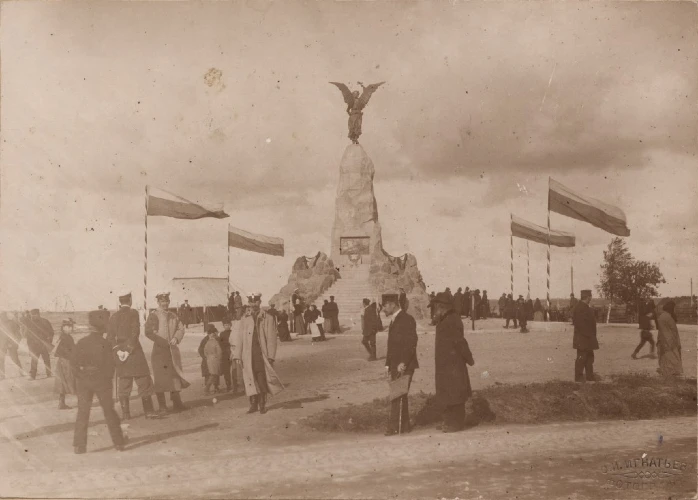 Monumento a Russalka preparado para su inauguración en 1902
