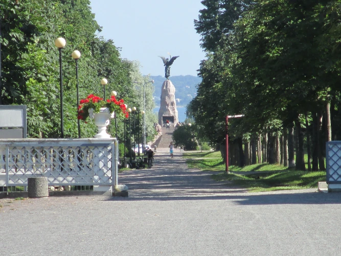 Monumento al Russalka desde el Parque de Kadriorg