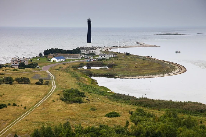 Faro de Sõrve en Saaremaa, Estonia